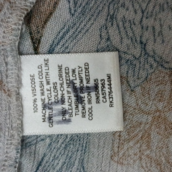 Melrose & Market Cropped Bell Sleeve Blouse - Picture 5 of 5